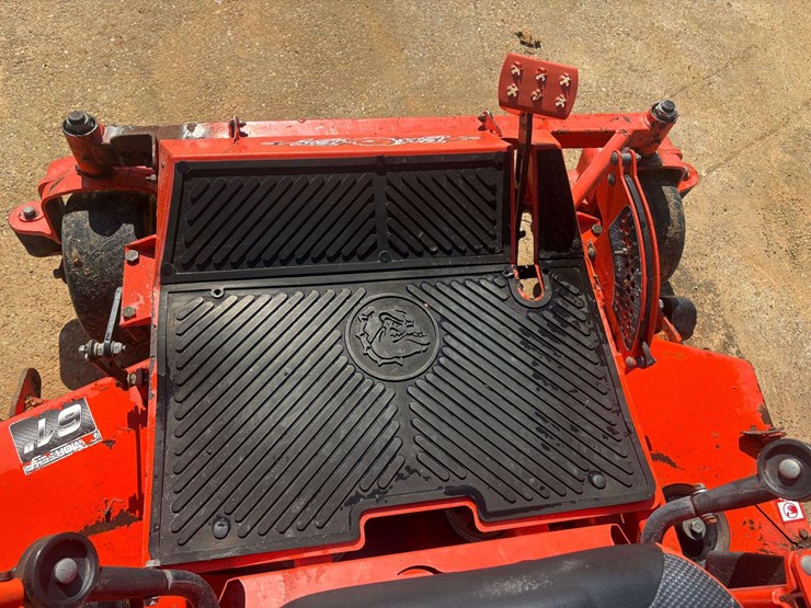 2016-badboy-outlaw-xp-61"-zero-turn-mower-(723.8-hours)-image-12