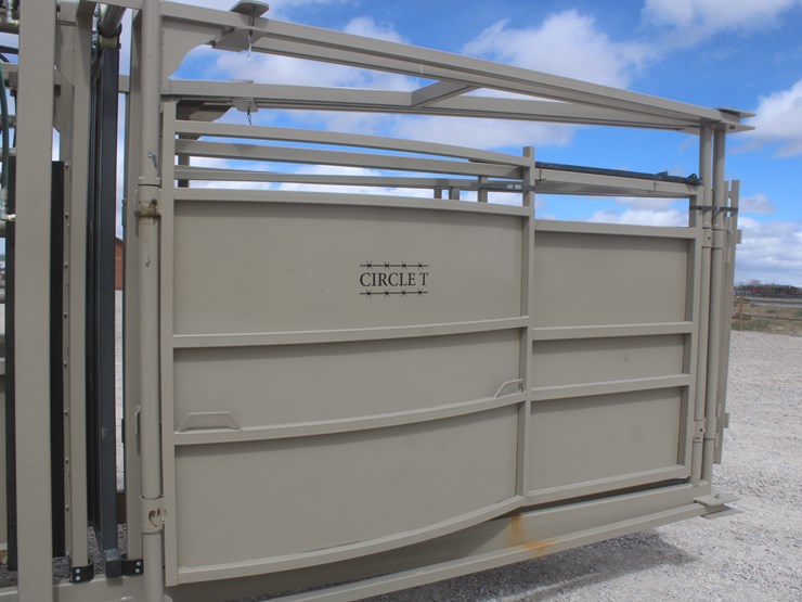 #1083-•-new-circle-t-portable-complete-cattle-processing-system-image-46