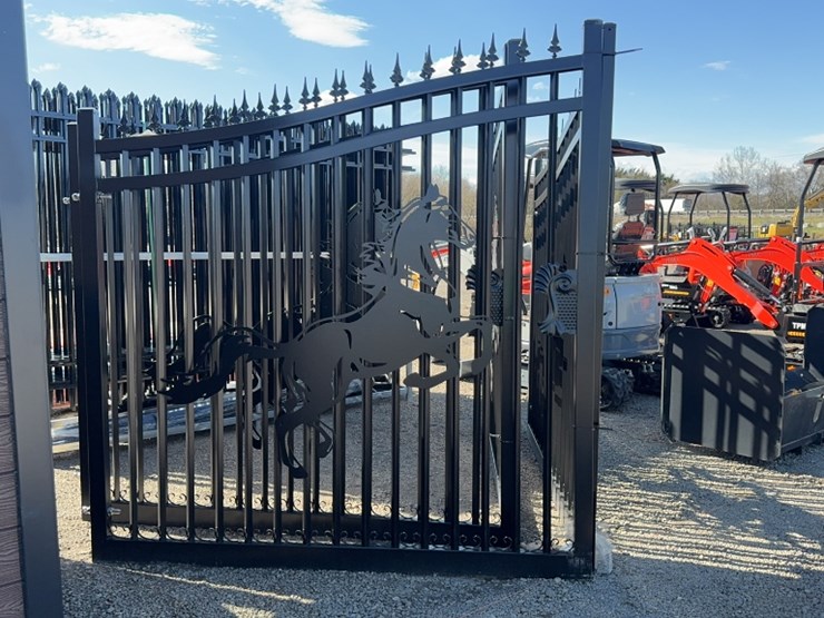 #1086-•-14'-bi-parting-wrought-iron-gate-w/-horse-scene-image-1