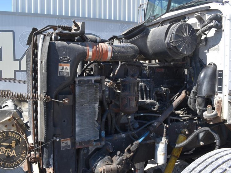 2002-peterbilt-385-image-28