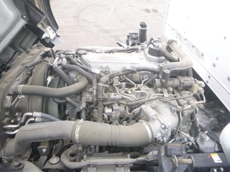 2023-isuzu-nrr-image-18