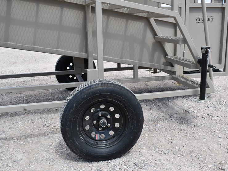 #1084-•-new-circle-t-portable-loading-chute-with-catwalk-image-18