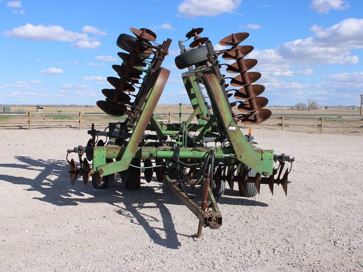 john-deere-235-image-7