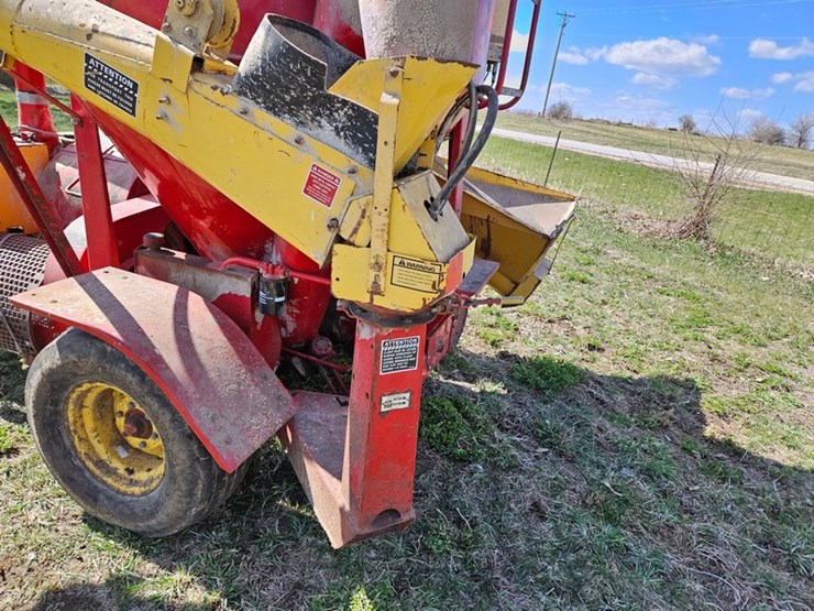 new-holland-355-image-39