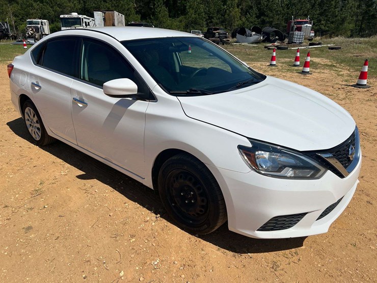 2017-nissan-sentra-sv-4-door-sedan-(169,691-miles)-image-4