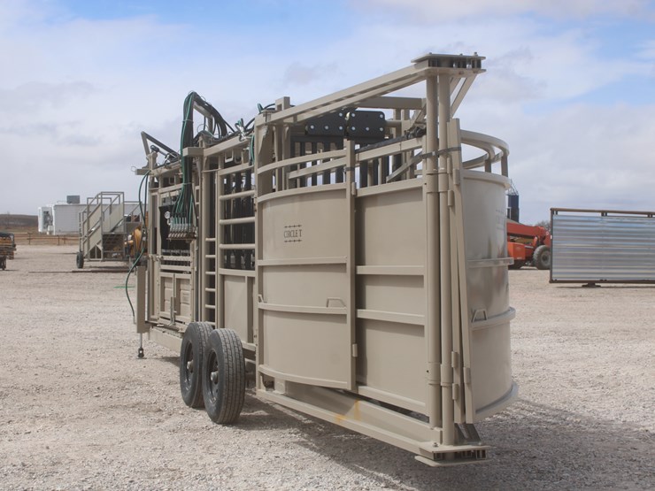 #1083-•-new-circle-t-portable-complete-cattle-processing-system-image-10