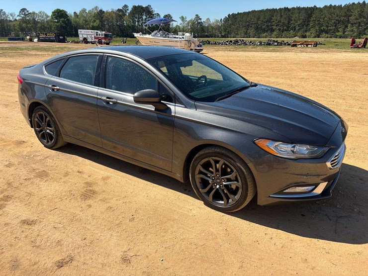 2018-ford-fusion-se-4-door-sedan-(109,948-miles)-image-4