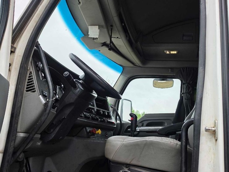 2018-kenworth-t880-image-8