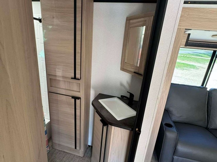 2021-radiance-28bh-bumper-pull-camper---bunks-image-39