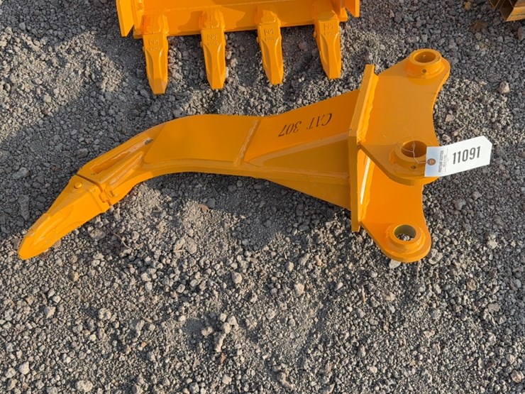 caterpillar-307-image-1