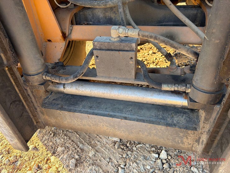 2019-case-586h-image-7