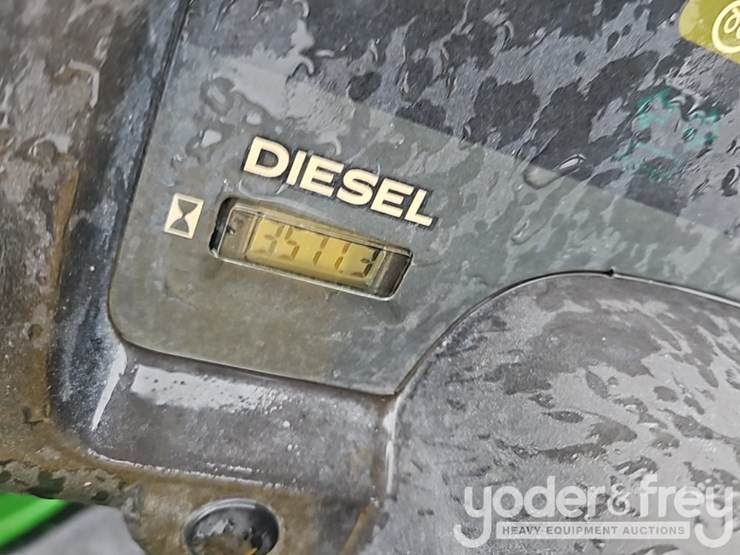 2016-john-deere-gator-image-23