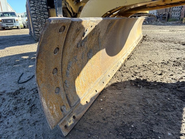 caterpillar-143h-image-25