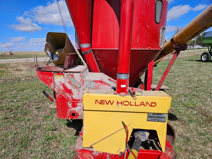 new-holland-355-image-11