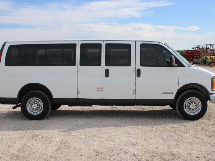 2001-chevrolet-express-3500-image-6
