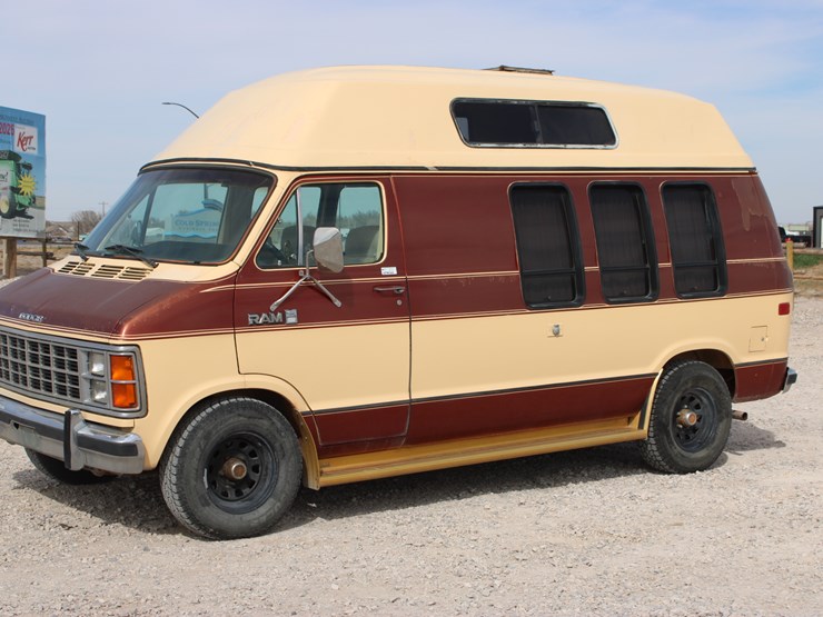 1985-dodge-ram-350-image-14