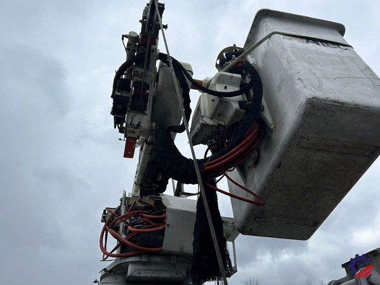 2009-international-7400-image-41