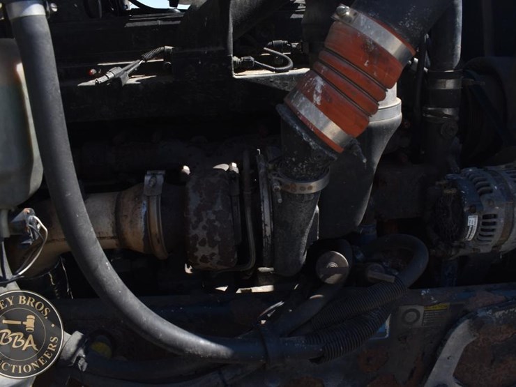 2002-peterbilt-385-image-34