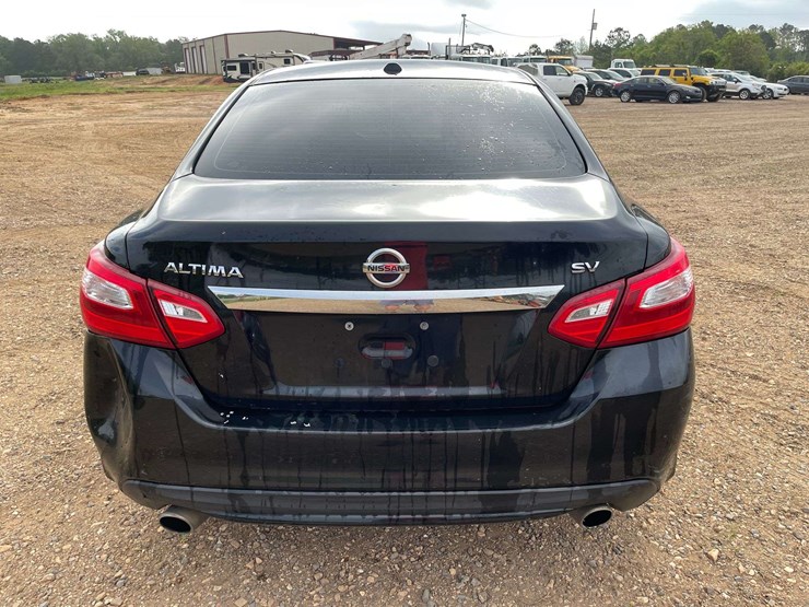 2017-nissan-altima-4-door-sedan-(213,376-miles)-image-6