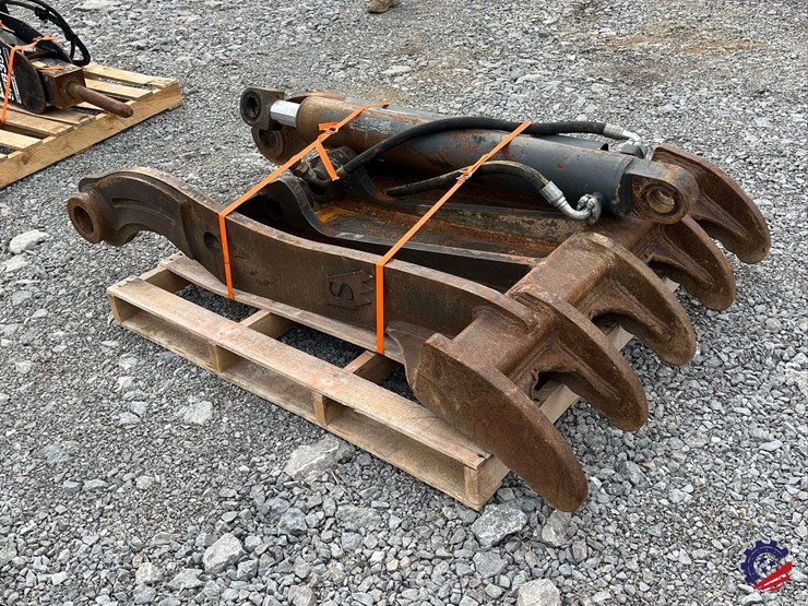 excavator-thumb-w/-hydraulic-cylinder-image-7