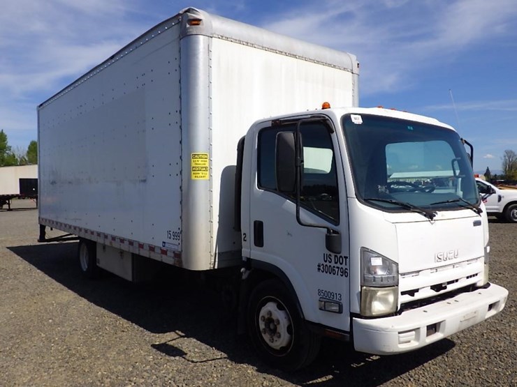 2010-isuzu-npr-image-3