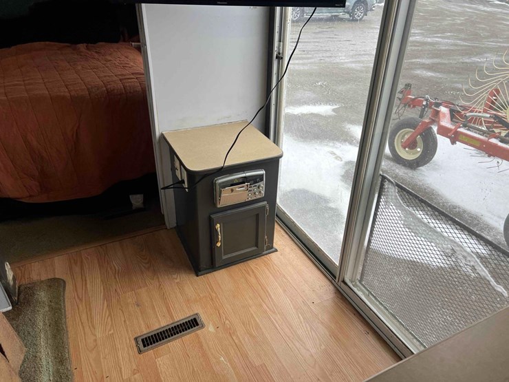 2003-keystone-hornet-travel-trailer-image-23