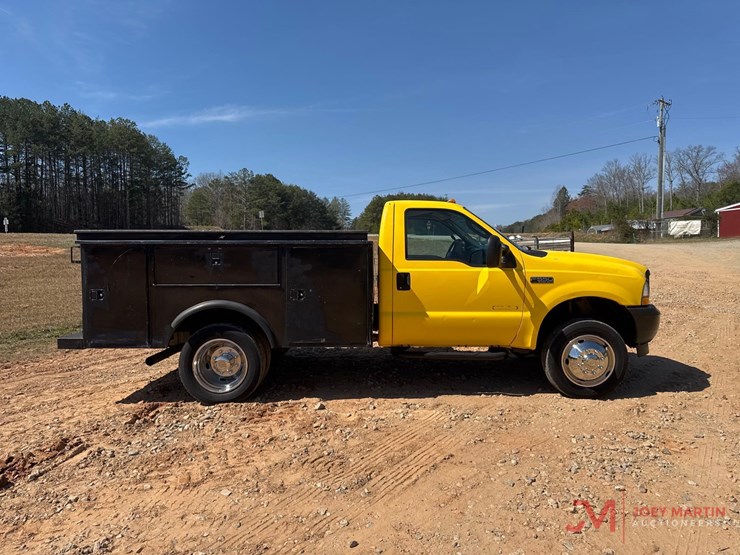 2004-ford-f550-xl-image-3