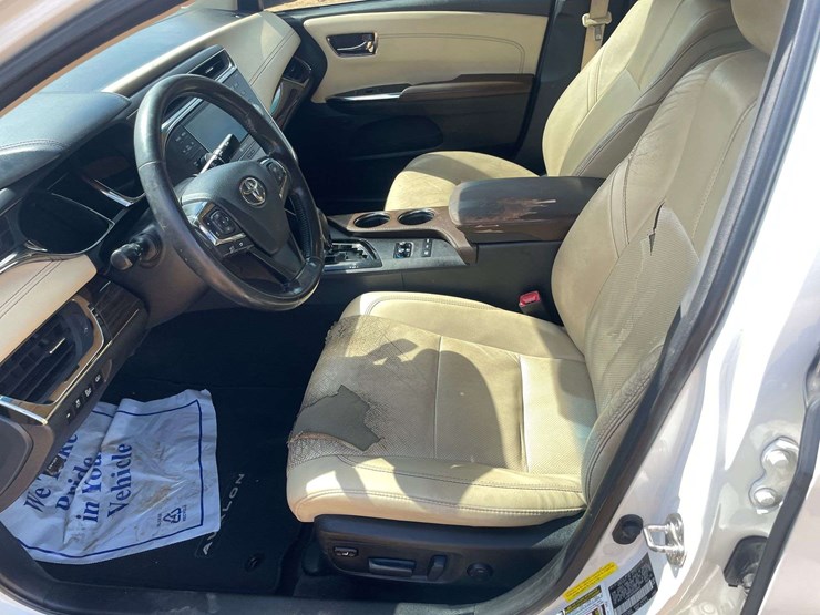 2013-toyota-avalon-hybrid-limited-4-door-sedan-(399,665-miles)-image-10