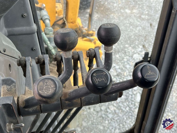 2003-volvo-g710b-image-65