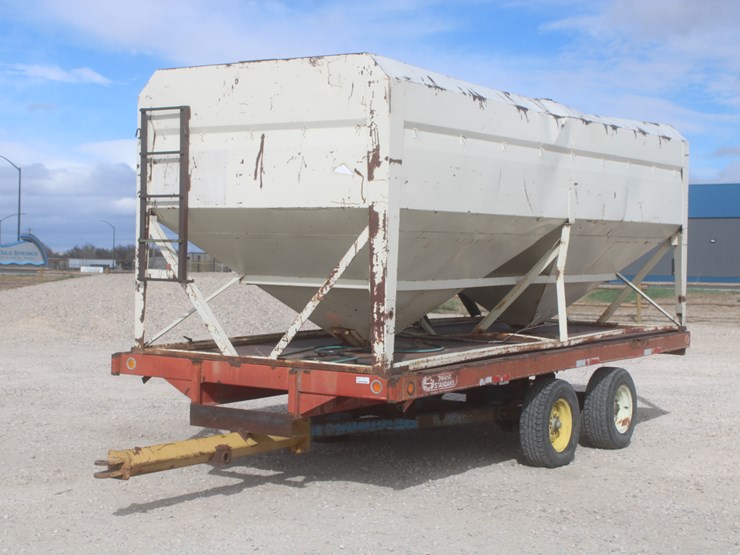 #1054-•-prairie-built-double-hopper-seed-tender-image-1