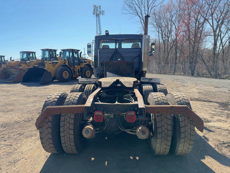 1999-freightliner-fl112-image-4