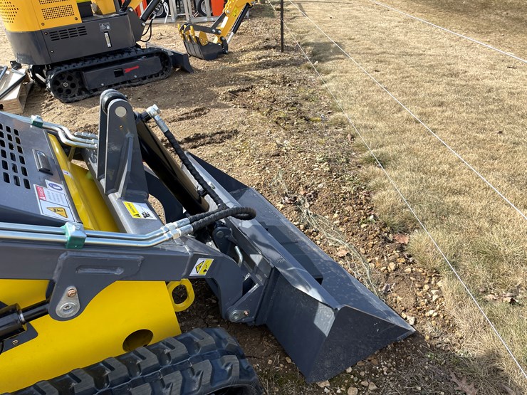 #213-•-landhonor-mini-skid-steer-loader-image-12
