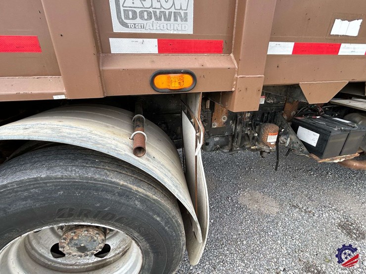 2013-ud-ud3300-s/a-garbage-truck-image-61