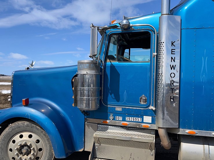 2004-kenworth-w900-image-28