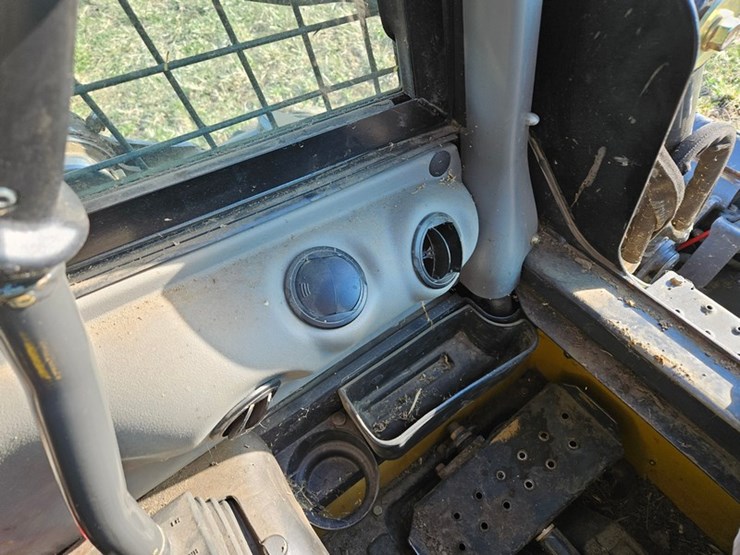 new-holland-l218-image-20