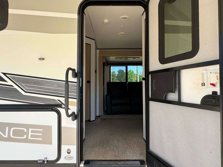 2021-radiance-28bh-bumper-pull-camper---bunks-image-30