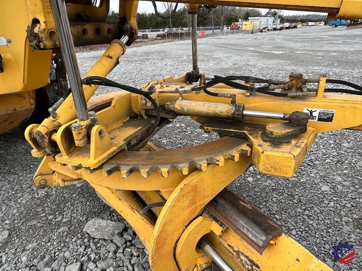 2003-volvo-g710b-image-52