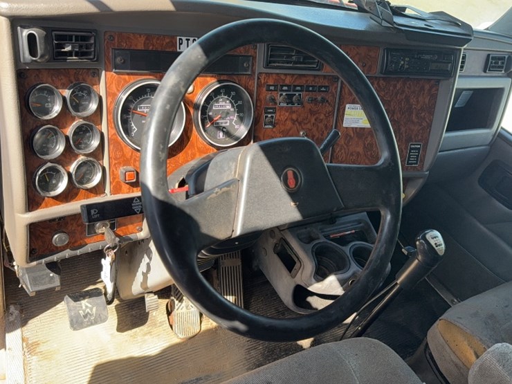 2003-kenworth-t300-image-20
