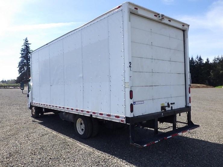 2010-isuzu-npr-image-7