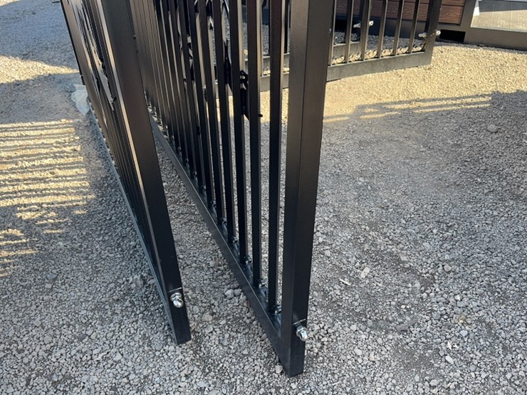 #1087-•-14'-bi-parting-wrought-iron-gate-w/-horse-scene-image-5