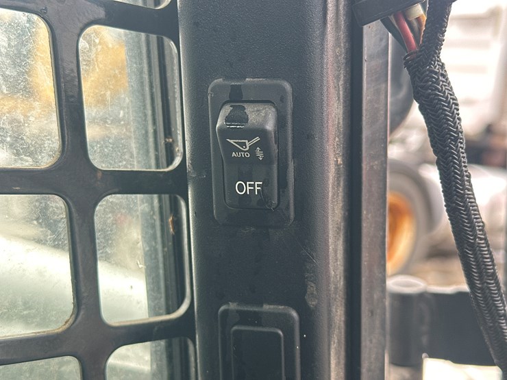 2022-bobcat-t770-image-37