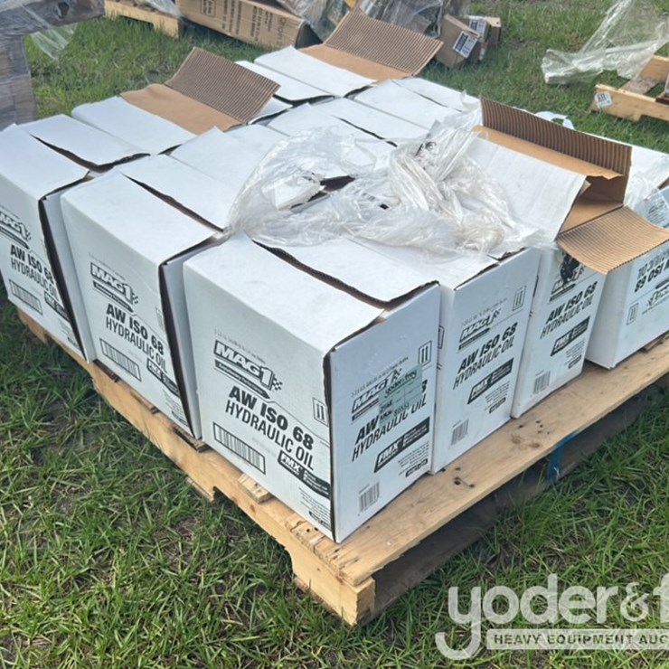 12 Boxes hydraulic oil 2/2.5 gallon per box