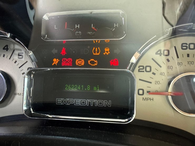 2011-ford-expedition-xlt-image-11