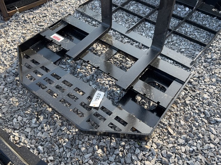 #6056-•-future-48"-skid-steer-pallet-forks-image-2