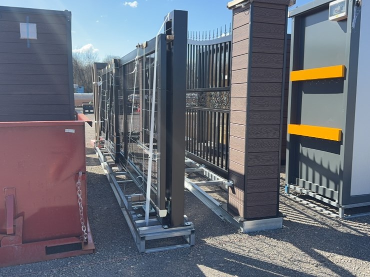 #1070-•-16'-sliging-gate-w/-electric-opener-image-1