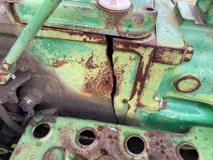 john-deere-1050-image-22