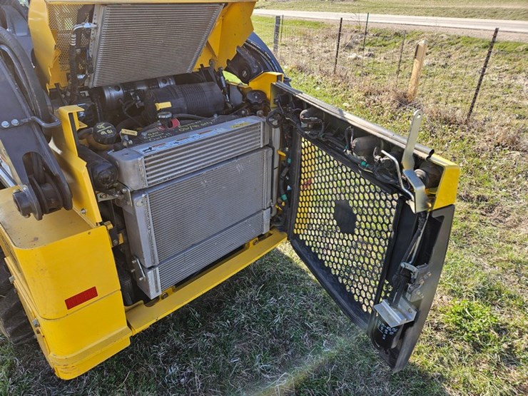 new-holland-l218-image-12