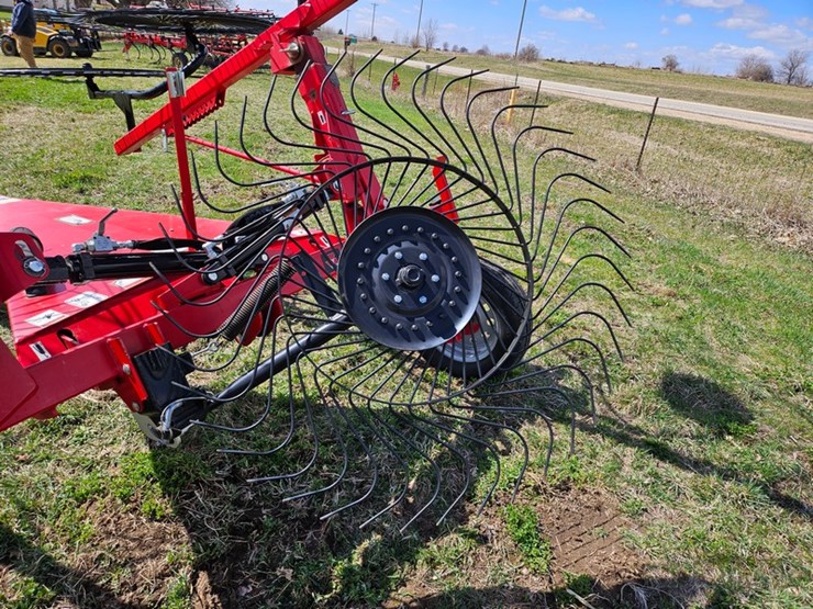 massey-ferguson-12-image-23