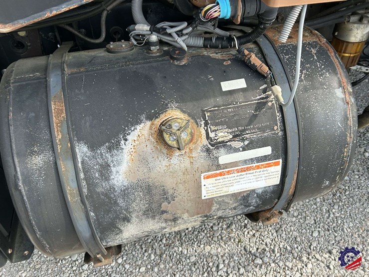 2013-ud-ud3300-s/a-garbage-truck-image-34