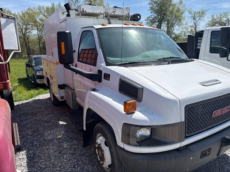 2009-gmc-5500-image-2